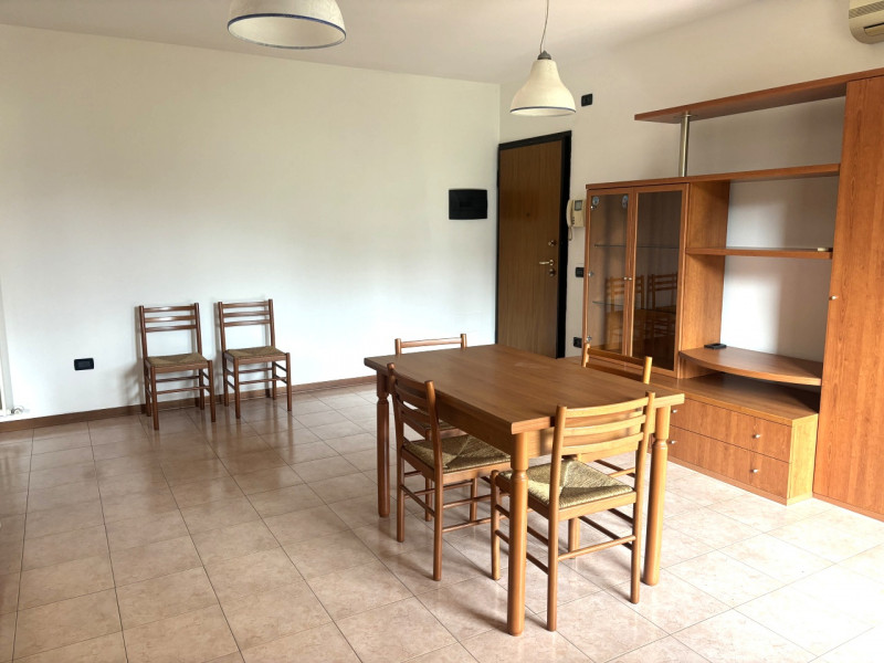 In una zona residenziale tranquilla e ben servita di Montegalda (VI), proponiamo un appartamento ...