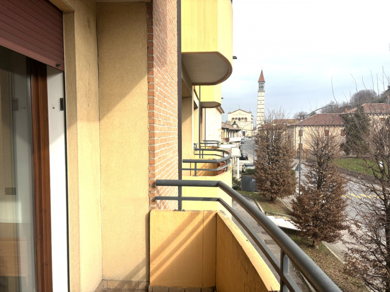 In una zona residenziale tranquilla e ben servita di Montegalda (VI), proponiamo un appartamento ...