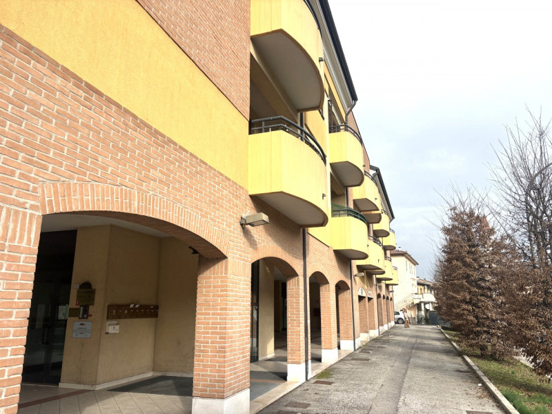 In una zona residenziale tranquilla e ben servita di Montegalda (VI), proponiamo un appartamento ...