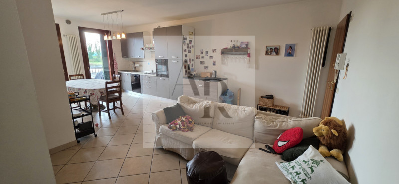 Perarolo: Proponiamo in locazione, splendido e luminoso appartamento trilocale situato nel cuore ...