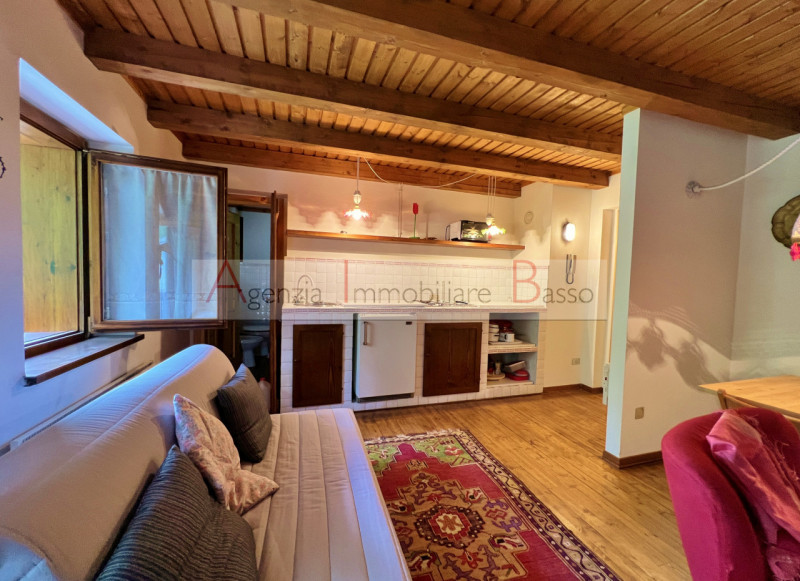 VIVERE LA MONTAGNA – PÈCOL, AI PIEDI DEL CIVETTA

Nel cuore di Pecol, rinomata località turistic...