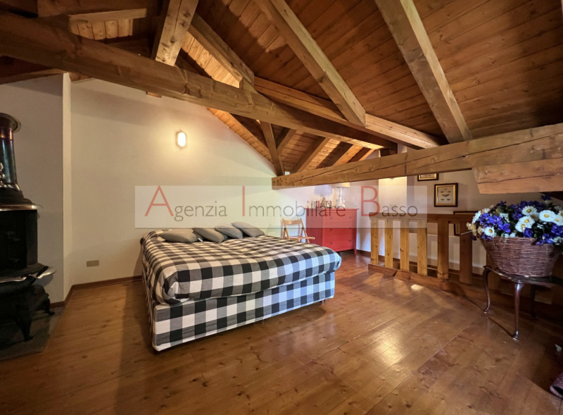 VIVERE LA MONTAGNA – PÈCOL, AI PIEDI DEL CIVETTA

Nel cuore di Pecol, rinomata località turistic...