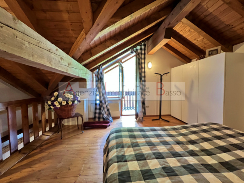 VIVERE LA MONTAGNA – PÈCOL, AI PIEDI DEL CIVETTA

Nel cuore di Pecol, rinomata località turistic...