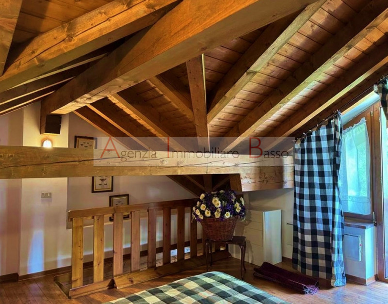 VIVERE LA MONTAGNA – PÈCOL, AI PIEDI DEL CIVETTA

Nel cuore di Pecol, rinomata località turistic...