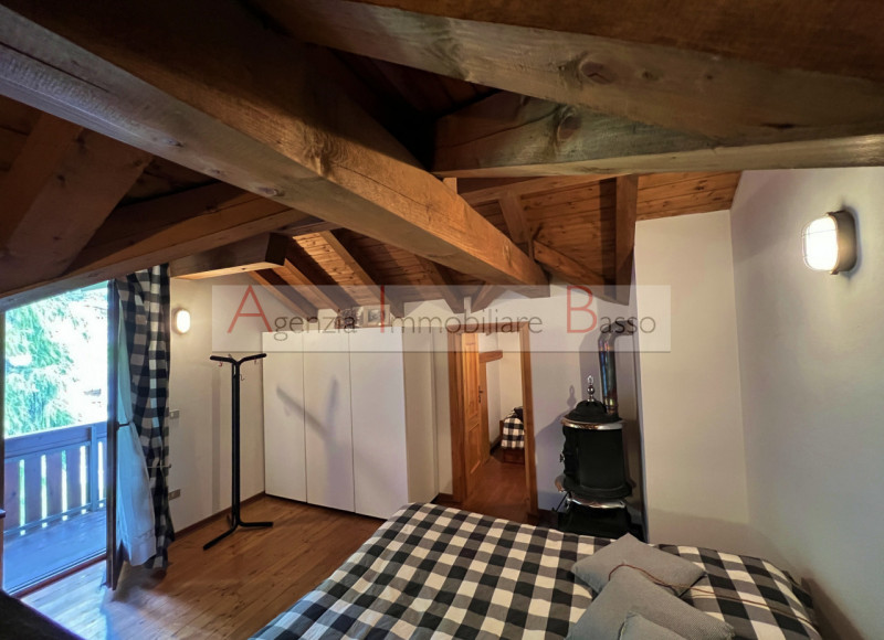 VIVERE LA MONTAGNA – PÈCOL, AI PIEDI DEL CIVETTA

Nel cuore di Pecol, rinomata località turistic...