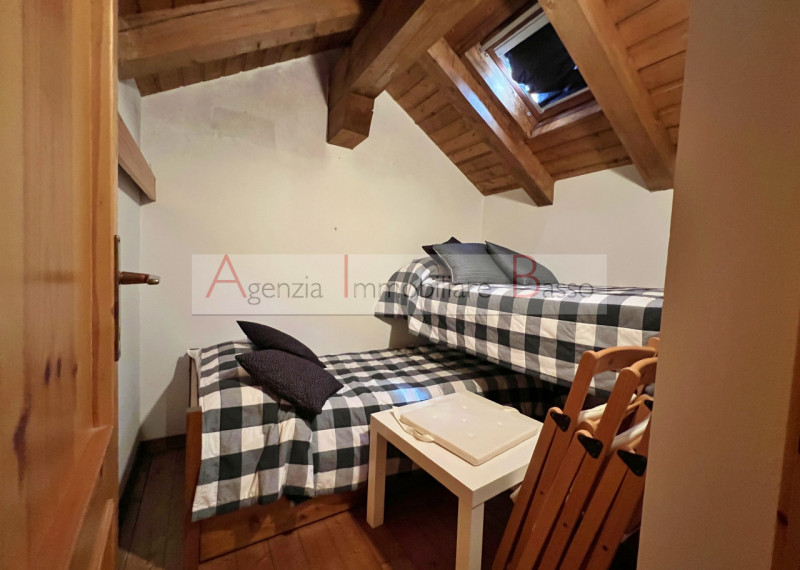 VIVERE LA MONTAGNA – PÈCOL, AI PIEDI DEL CIVETTA

Nel cuore di Pecol, rinomata località turistic...