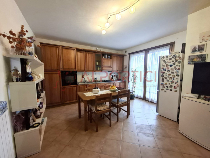 CAMPAGNA LUPIA - Mini APPARTAMENTO con piccolo SCOPERTO PRIVATO, a soli 500m dal centro del paese...