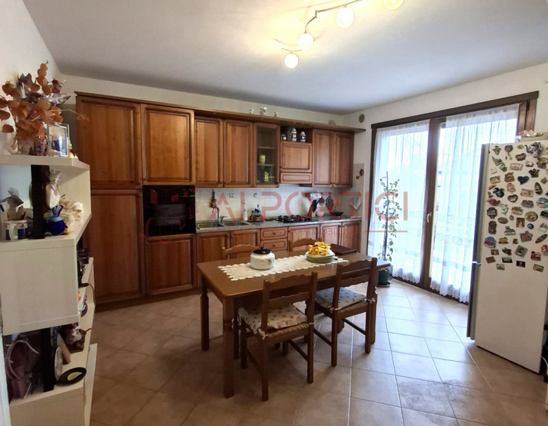 CAMPAGNA LUPIA - Mini APPARTAMENTO con piccolo SCOPERTO PRIVATO, a soli 500m dal centro del paese...