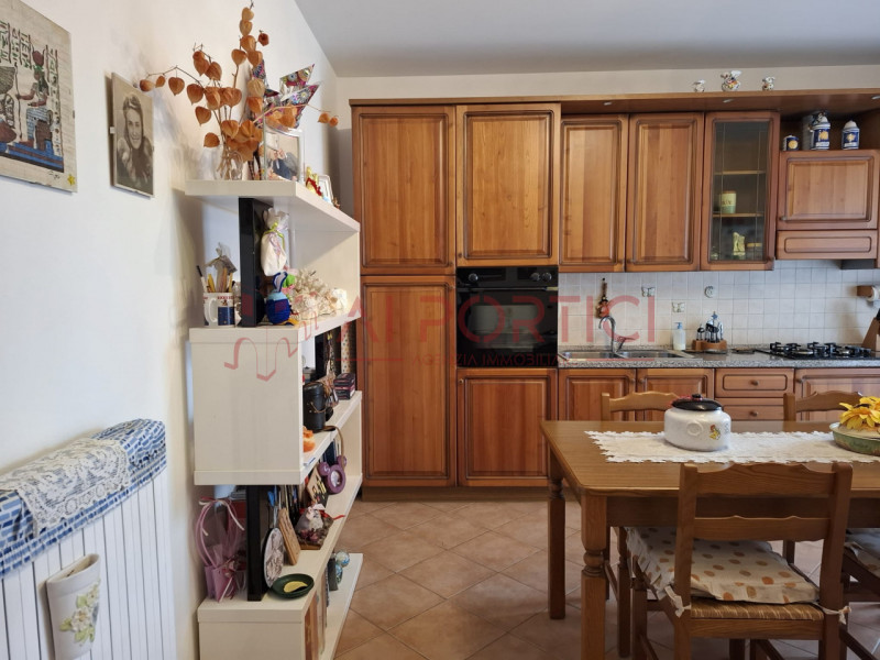 CAMPAGNA LUPIA - Mini APPARTAMENTO con piccolo SCOPERTO PRIVATO, a soli 500m dal centro del paese...