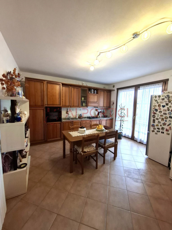 CAMPAGNA LUPIA - Mini APPARTAMENTO con piccolo SCOPERTO PRIVATO, a soli 500m dal centro del paese...