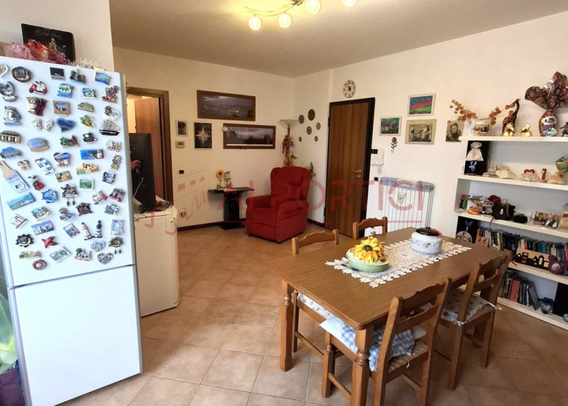 CAMPAGNA LUPIA - Mini APPARTAMENTO con piccolo SCOPERTO PRIVATO, a soli 500m dal centro del paese...