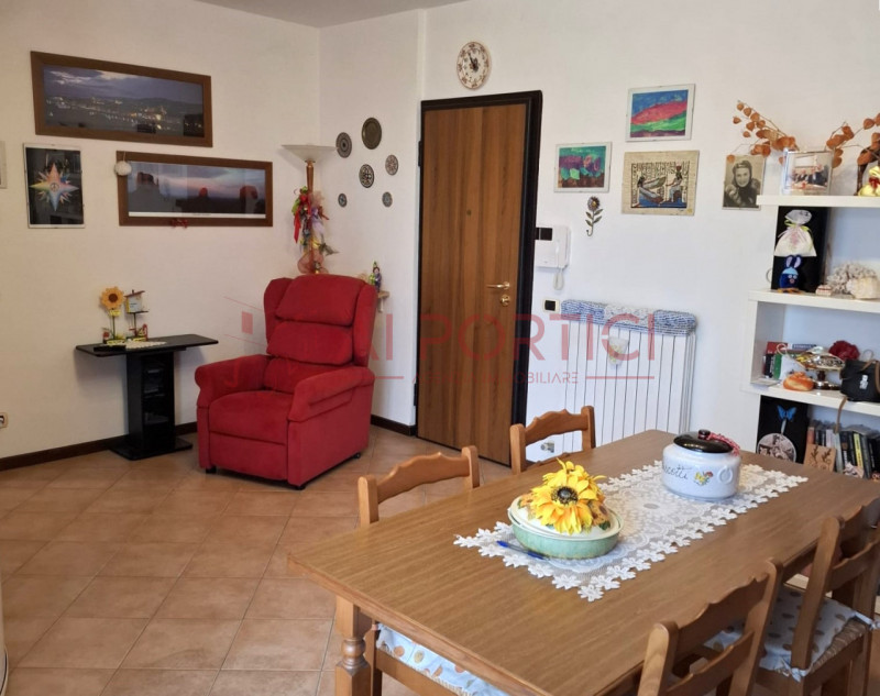 CAMPAGNA LUPIA - Mini APPARTAMENTO con piccolo SCOPERTO PRIVATO, a soli 500m dal centro del paese...