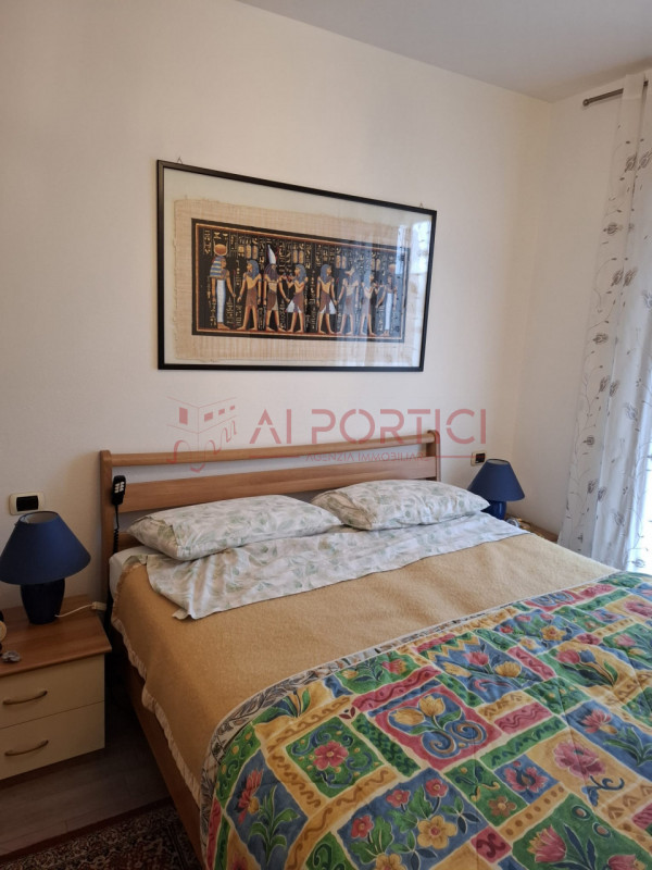 CAMPAGNA LUPIA - Mini APPARTAMENTO con piccolo SCOPERTO PRIVATO, a soli 500m dal centro del paese...