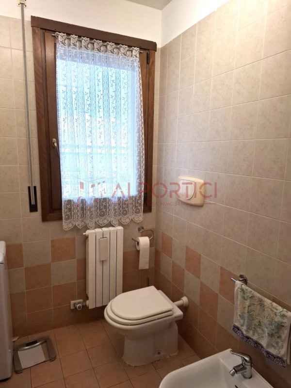 CAMPAGNA LUPIA - Mini APPARTAMENTO con piccolo SCOPERTO PRIVATO, a soli 500m dal centro del paese...