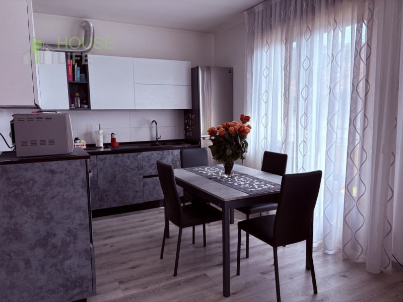 TORREBELVICINO: in zona comoda a tutti i servizi TRICAMERE al piano secondo e ultimo, inserito in...