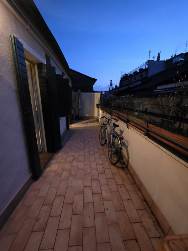 Scoprite un'opportunità unica per vivere in uno splendido attico situato nella prestigiosa zona d...