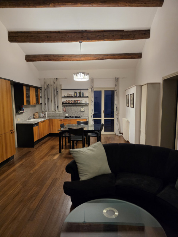 Scoprite un'opportunità unica per vivere in uno splendido attico situato nella prestigiosa zona d...