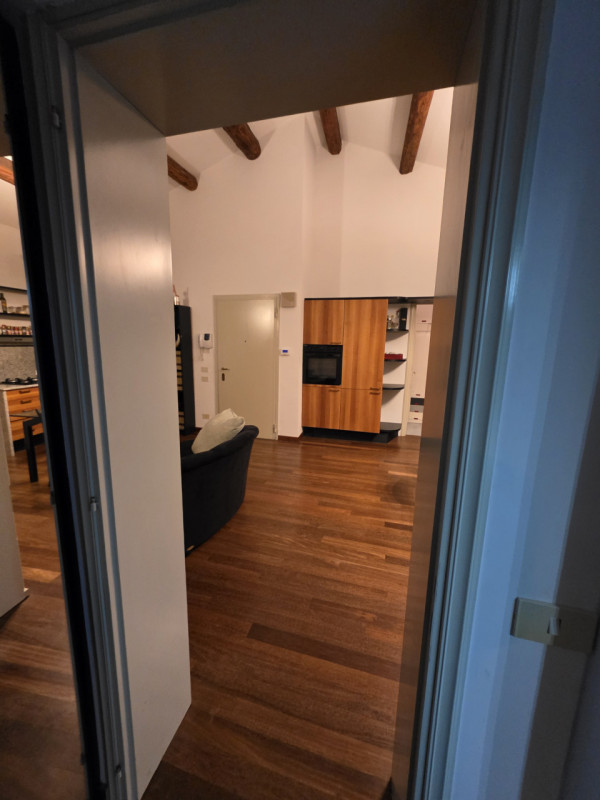 Scoprite un'opportunità unica per vivere in uno splendido attico situato nella prestigiosa zona d...