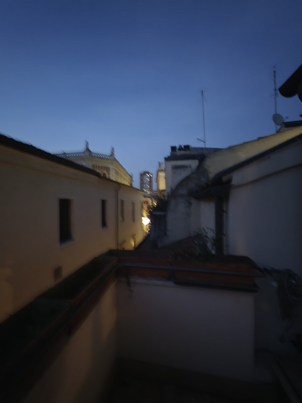 Scoprite un'opportunità unica per vivere in uno splendido attico situato nella prestigiosa zona d...