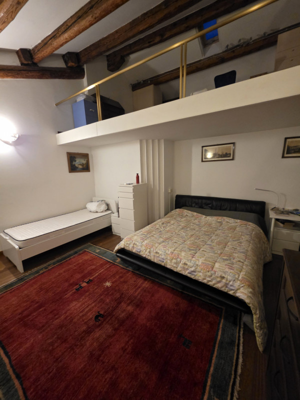 Scoprite un'opportunità unica per vivere in uno splendido attico situato nella prestigiosa zona d...