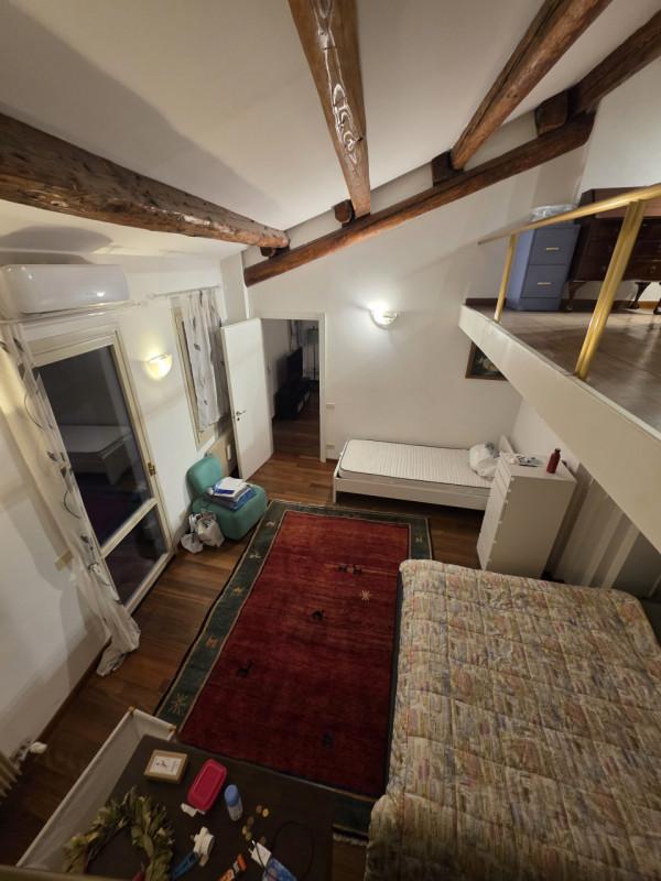 Scoprite un'opportunità unica per vivere in uno splendido attico situato nella prestigiosa zona d...