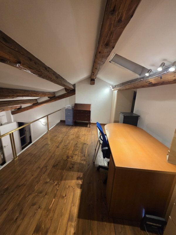 Scoprite un'opportunità unica per vivere in uno splendido attico situato nella prestigiosa zona d...