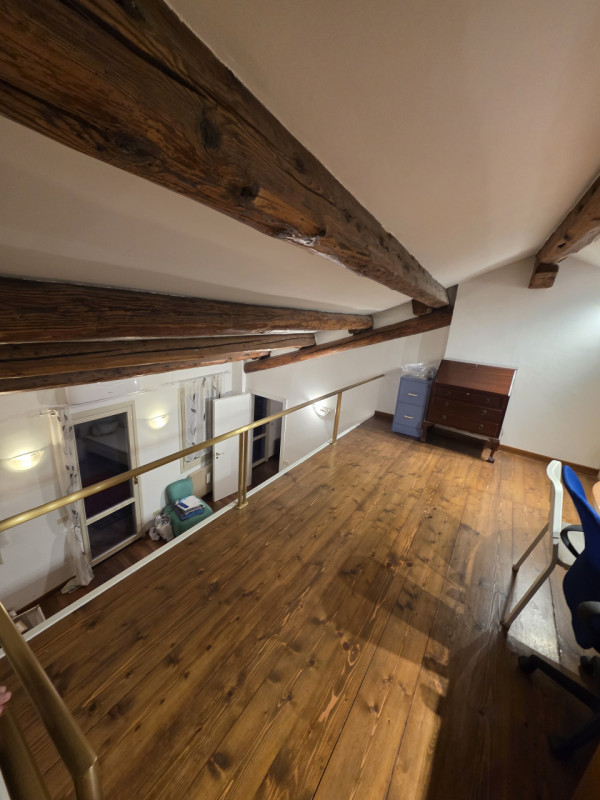 Scoprite un'opportunità unica per vivere in uno splendido attico situato nella prestigiosa zona d...