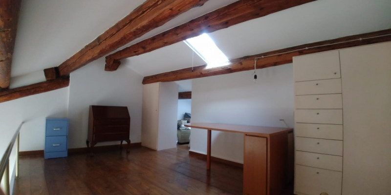 Scoprite un'opportunità unica per vivere in uno splendido attico situato nella prestigiosa zona d...