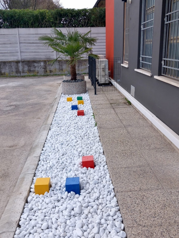 UFFICIO-NEGOZIO DI 540 MQ IN LOCAZIONE A VICENZA, CON AMPIO PARCHEGGIO E IN OTTIMO CONTESTO - Rif...