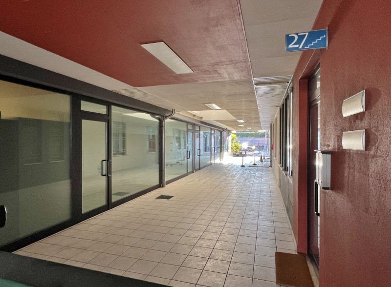 UFFICIO-NEGOZIO DI 540 MQ IN LOCAZIONE A VICENZA, CON AMPIO PARCHEGGIO E IN OTTIMO CONTESTO - Rif...