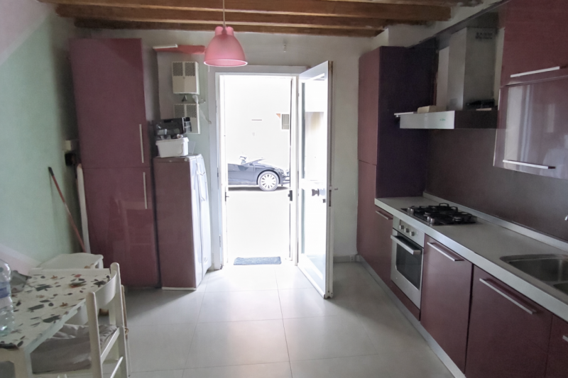 Proponiamo in Vendita Mini appartamento locato a 50mt dall'Università con scadenza contratto Apri...