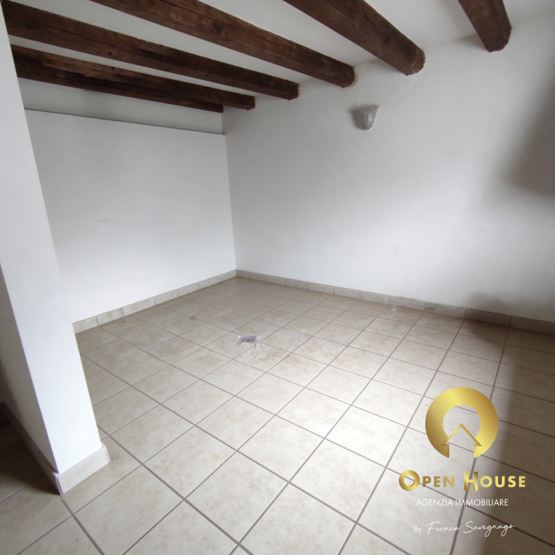 Proponiamo in Vendita Mini appartamento locato a 50mt dall'Università con scadenza contratto Apri...