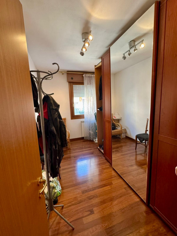 Proponiamo in vendita un introvabile appartamento quadrilocale nel cuore di Noventa Padovana, sit...