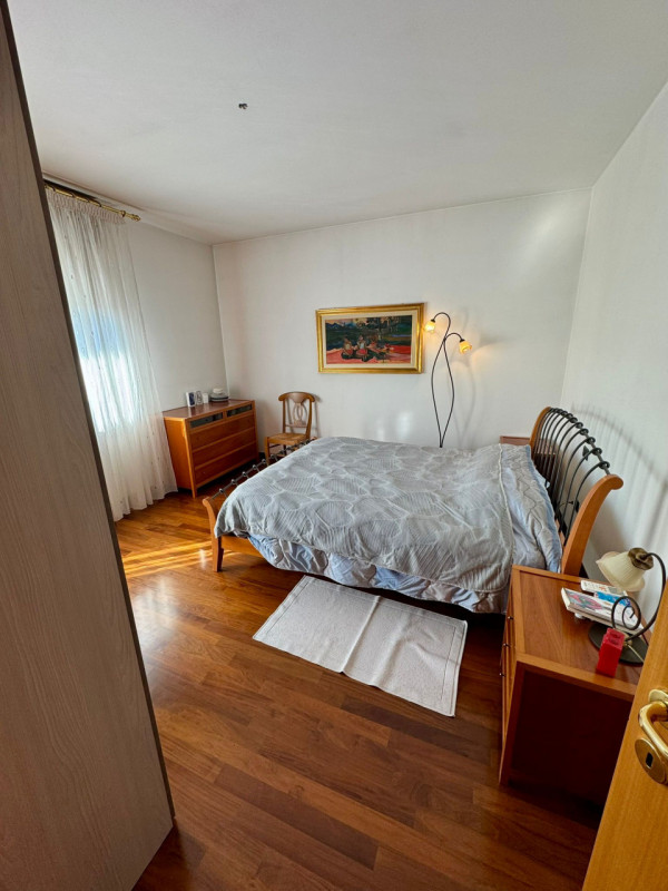 Proponiamo in vendita un introvabile appartamento quadrilocale nel cuore di Noventa Padovana, sit...