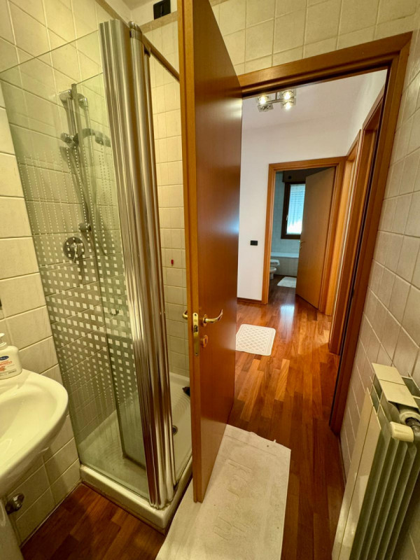 Proponiamo in vendita un introvabile appartamento quadrilocale nel cuore di Noventa Padovana, sit...