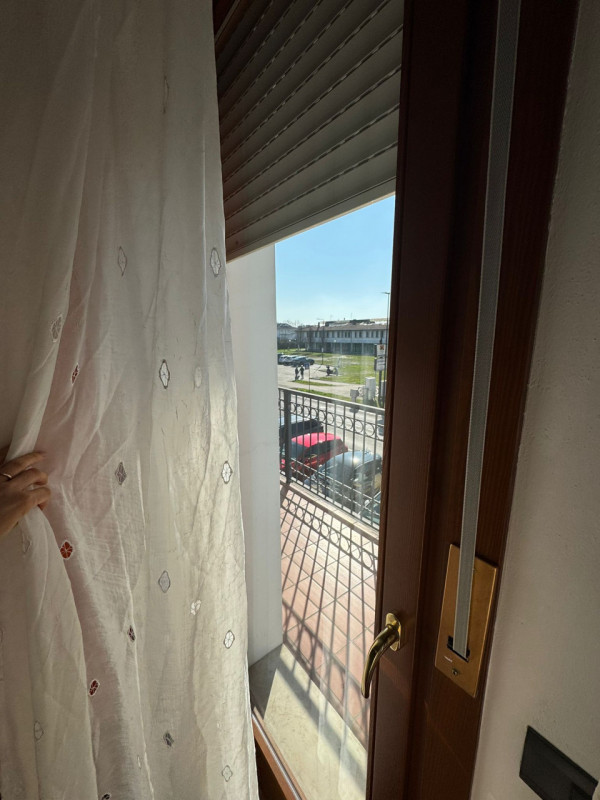 Proponiamo in vendita un introvabile appartamento quadrilocale nel cuore di Noventa Padovana, sit...