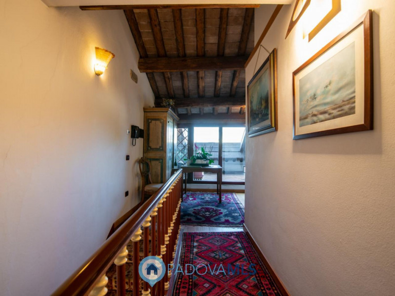 Immobile in esclusiva al Gruppo Padova MLS

Elegante palazzetto terra-cielo completamente ristrut...