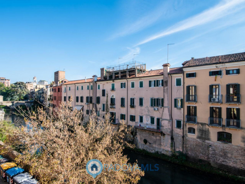 Immobile in esclusiva al Gruppo Padova MLS

Elegante palazzetto terra-cielo completamente ristrut...