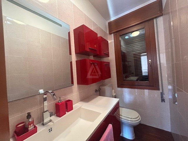 Bifamiliare situata nella tranquilla frazione di Treville, nel comune di Castelfranco Veneto. 

L...