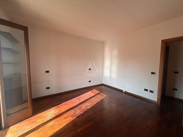 Bifamiliare situata nella tranquilla frazione di Treville, nel comune di Castelfranco Veneto. 

L...