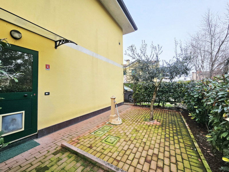 Proponiamo in vendita appartamento bilocale, con ingresso indipendente, in zona residenziale a Os...