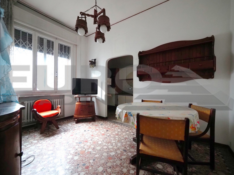 GAZZERA – CASA SINGOLA SU UNICO PIANO CON GIARDINO SU 4 LATI 

A pochi minuti da Mestre e comodis...