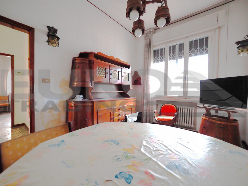 GAZZERA – CASA SINGOLA SU UNICO PIANO CON GIARDINO SU 4 LATI 

A pochi minuti da Mestre e comodis...