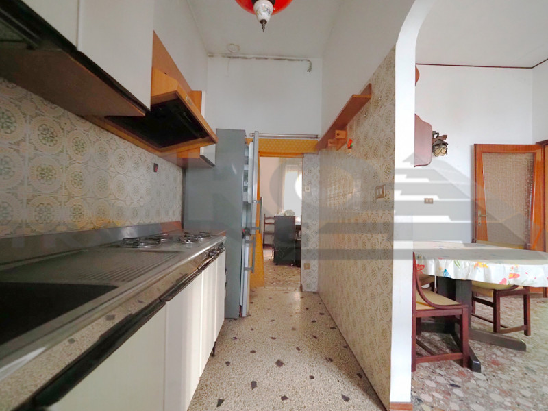 GAZZERA – CASA SINGOLA SU UNICO PIANO CON GIARDINO SU 4 LATI 

A pochi minuti da Mestre e comodis...