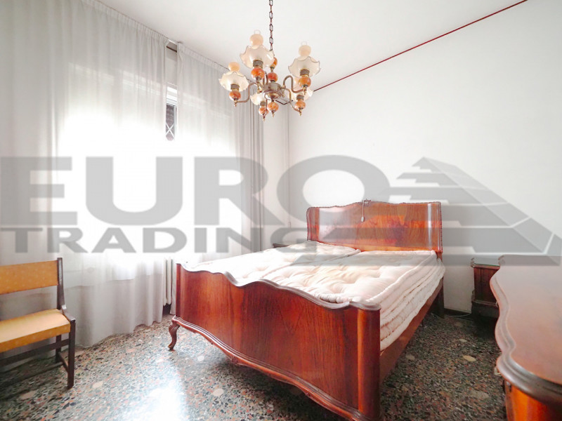 GAZZERA – CASA SINGOLA SU UNICO PIANO CON GIARDINO SU 4 LATI 

A pochi minuti da Mestre e comodis...