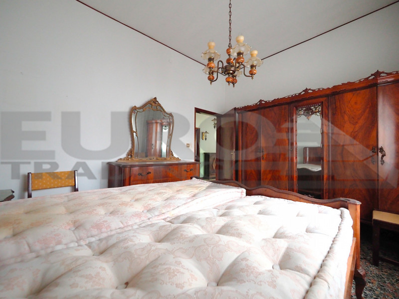 GAZZERA – CASA SINGOLA SU UNICO PIANO CON GIARDINO SU 4 LATI 

A pochi minuti da Mestre e comodis...