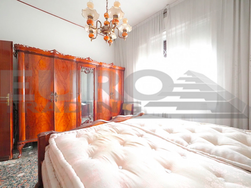 GAZZERA – CASA SINGOLA SU UNICO PIANO CON GIARDINO SU 4 LATI 

A pochi minuti da Mestre e comodis...