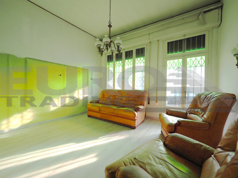 GAZZERA – CASA SINGOLA SU UNICO PIANO CON GIARDINO SU 4 LATI 

A pochi minuti da Mestre e comodis...