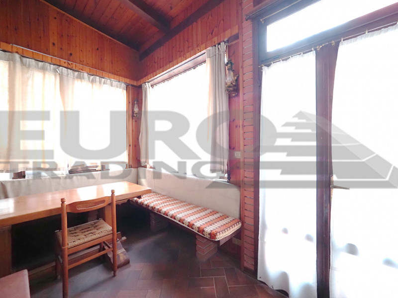 GAZZERA – CASA SINGOLA SU UNICO PIANO CON GIARDINO SU 4 LATI 

A pochi minuti da Mestre e comodis...