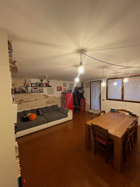 Vigodarzere vendesi in bel contesto appartamento al primo piano in buono stato locativo, con graz...